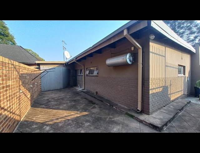 2 BEDROOM PROPERTY TO RENT IN PRETORIA GARDENS